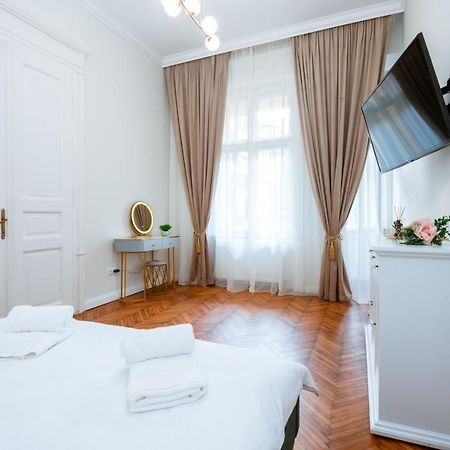 Apartament De Lux Central, P-Ta Matei Corvin คลูจ-นาโปกา ภายนอก รูปภาพ