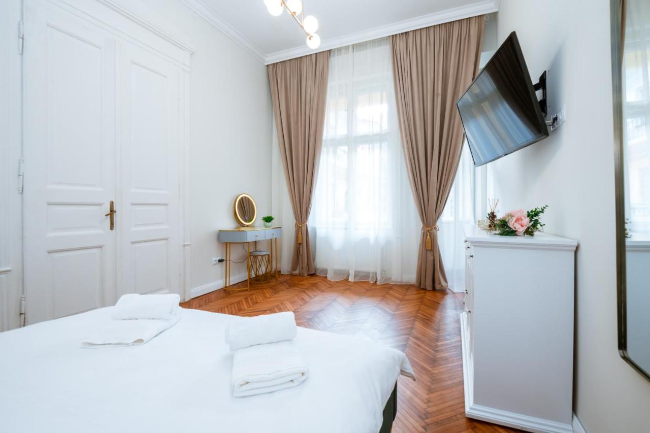 Apartament De Lux Central, P-Ta Matei Corvin คลูจ-นาโปกา ภายนอก รูปภาพ