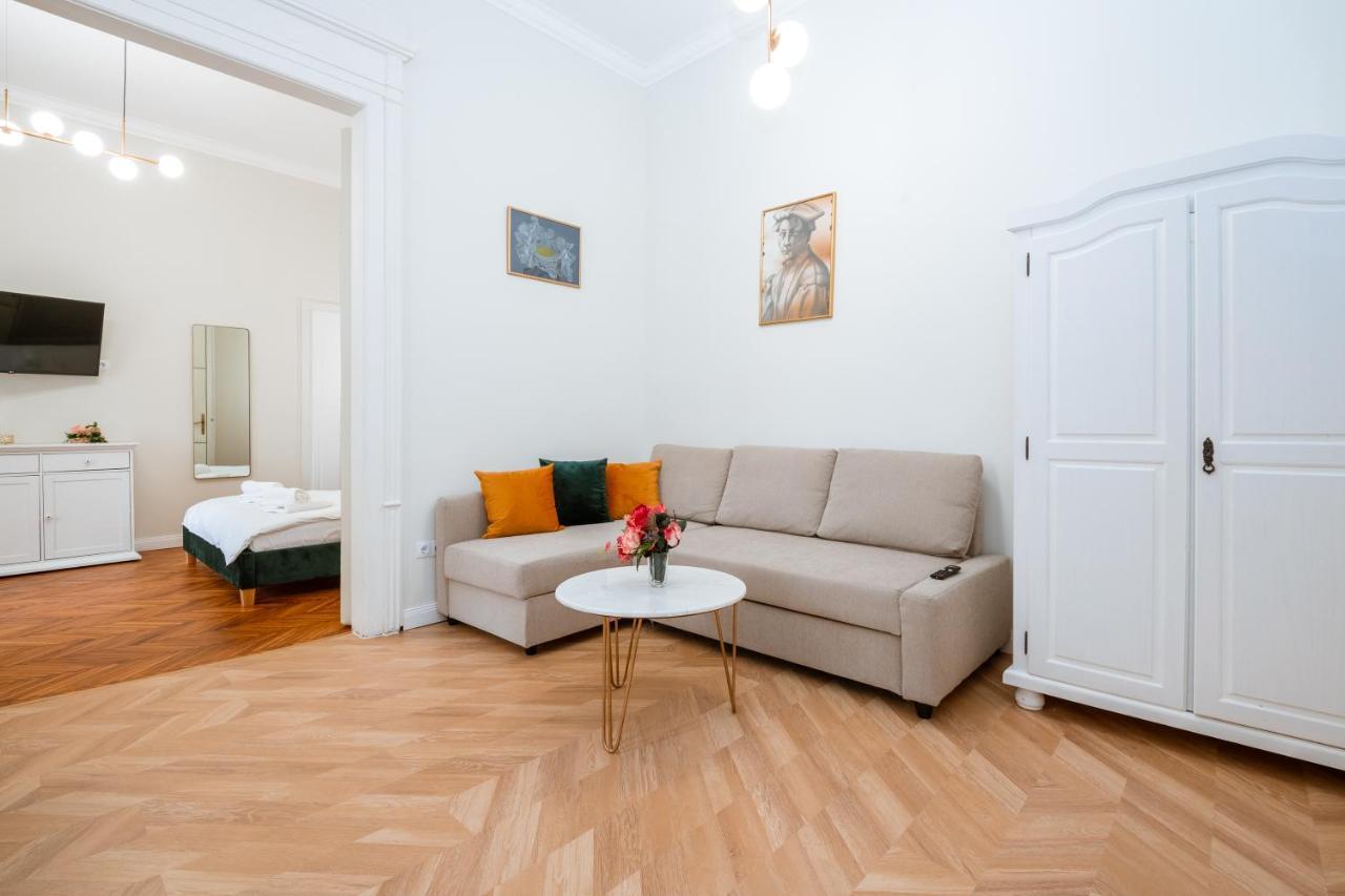 Apartament De Lux Central, P-Ta Matei Corvin คลูจ-นาโปกา ภายนอก รูปภาพ