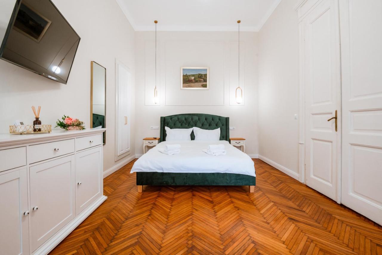 Apartament De Lux Central, P-Ta Matei Corvin คลูจ-นาโปกา ภายนอก รูปภาพ