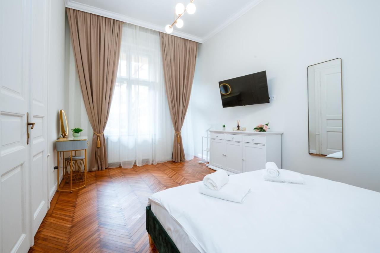 Apartament De Lux Central, P-Ta Matei Corvin คลูจ-นาโปกา ภายนอก รูปภาพ