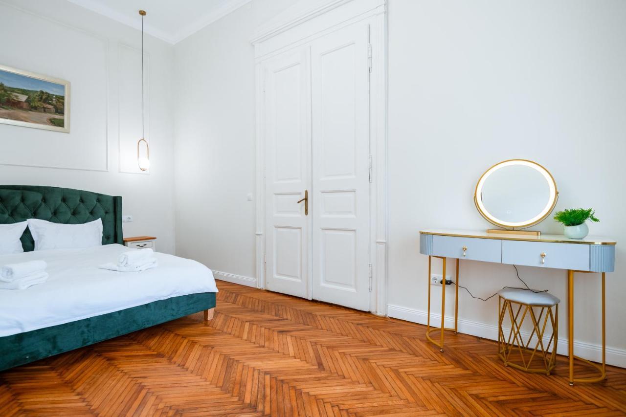 Apartament De Lux Central, P-Ta Matei Corvin คลูจ-นาโปกา ภายนอก รูปภาพ
