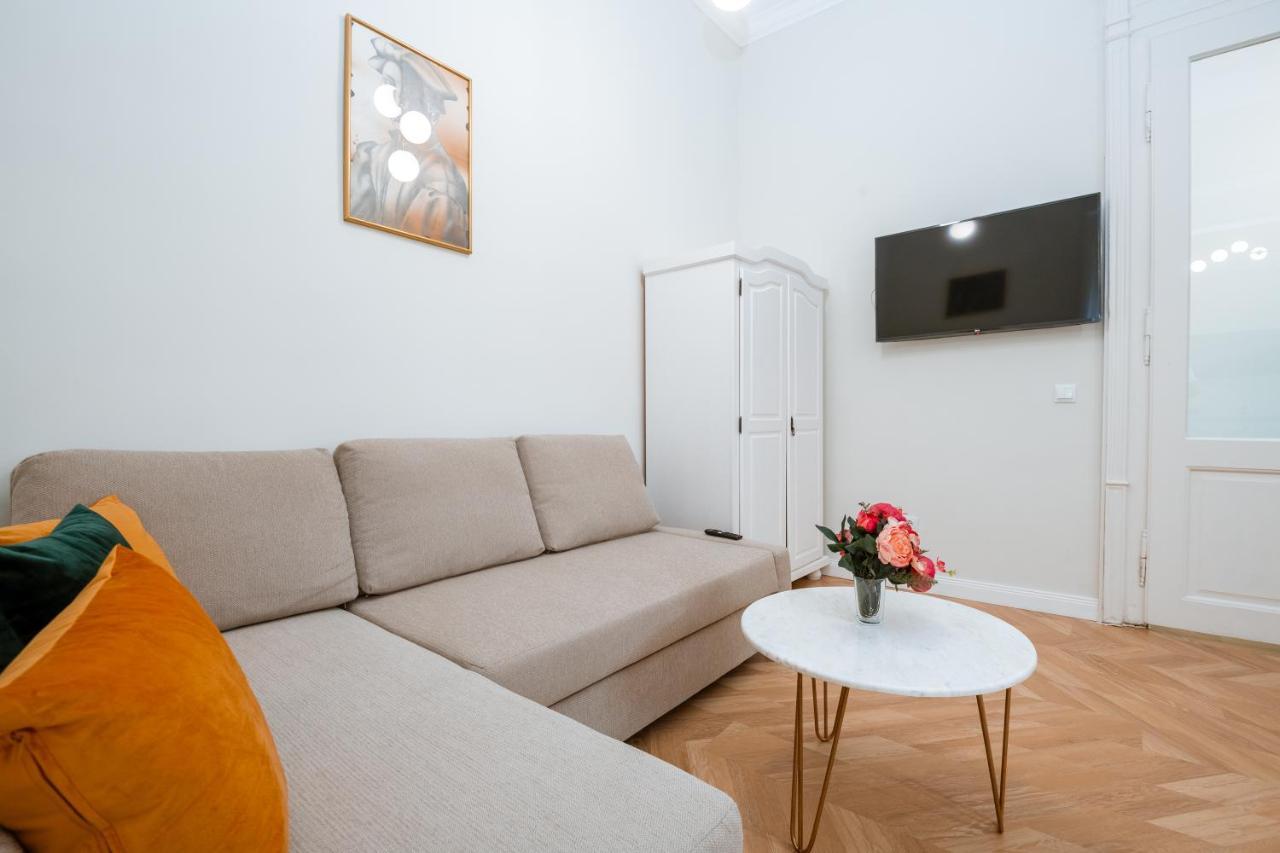 Apartament De Lux Central, P-Ta Matei Corvin คลูจ-นาโปกา ภายนอก รูปภาพ